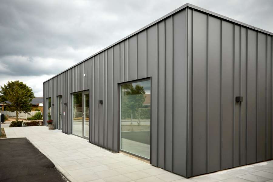 Durable steel profiles house physiotherapists who keep you strong, Ranunkelvej 11A, 6900 Skjern, Denmark